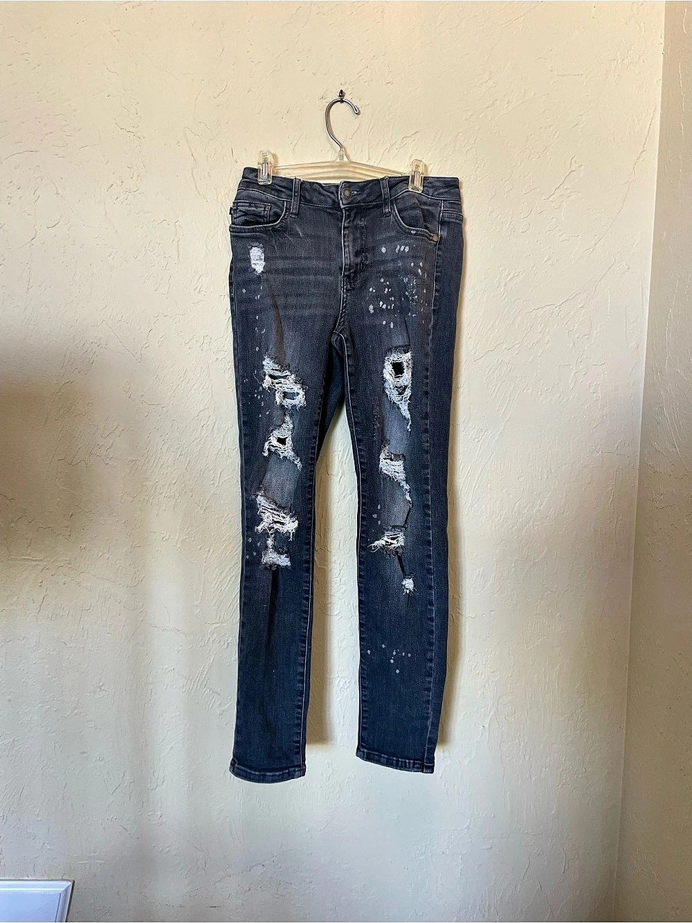 Judy Blue Distressed Skinny Jeans in Grey